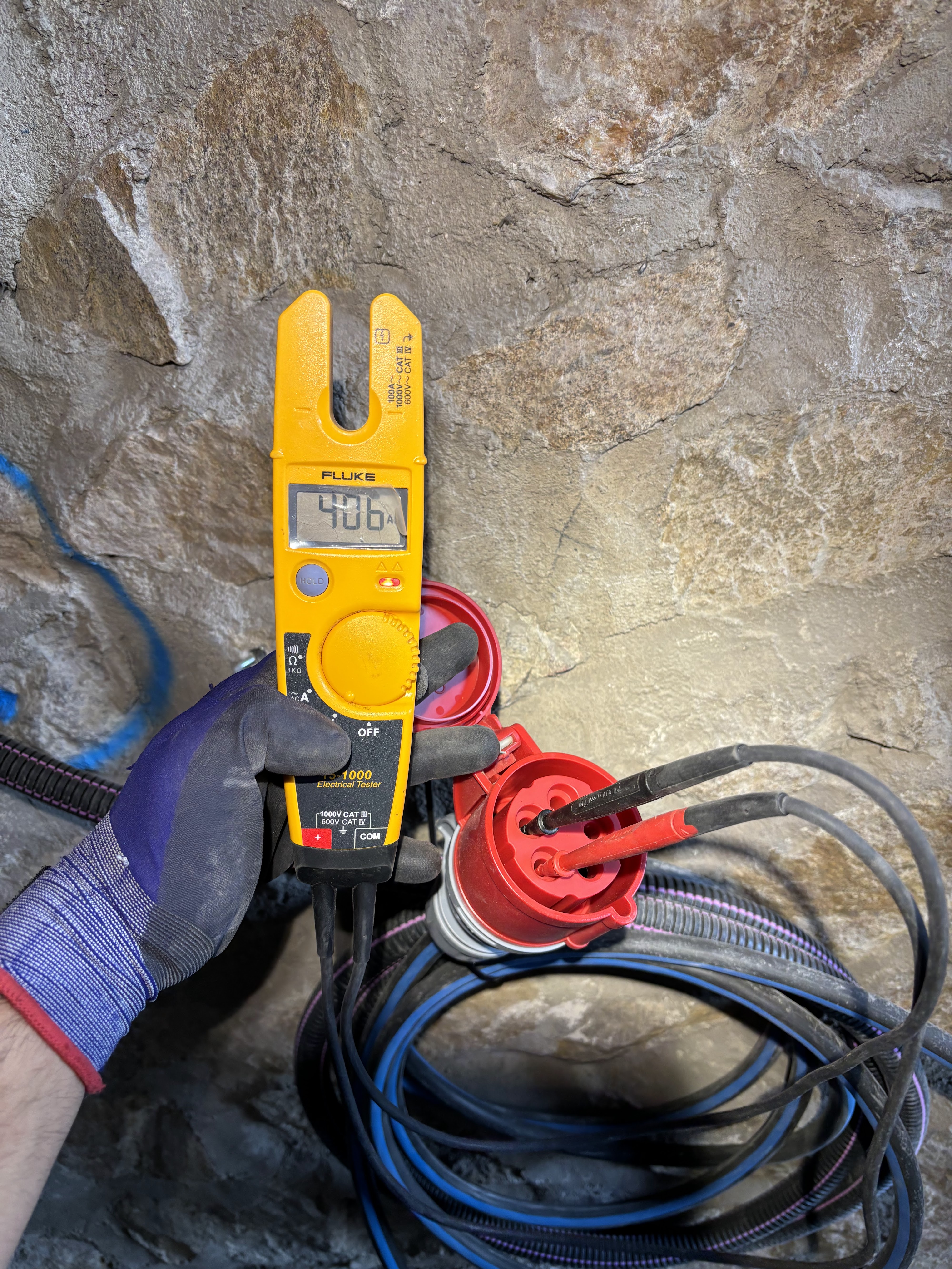 electricien-montpellier-depannage-mesure-tension-triphasé-fluke