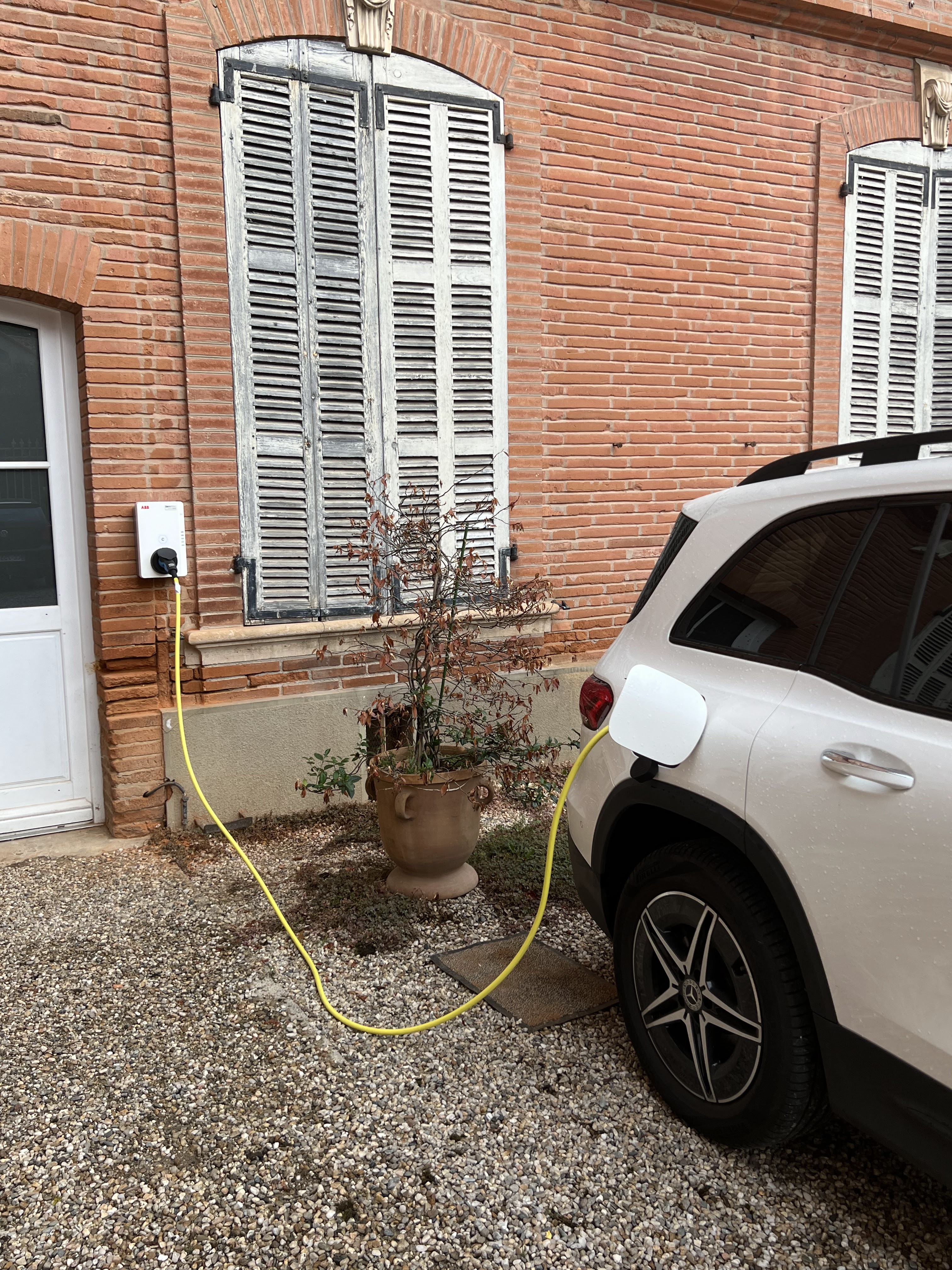 electricien-montpellier-depannage-mesure-tension-triphasé-fluke