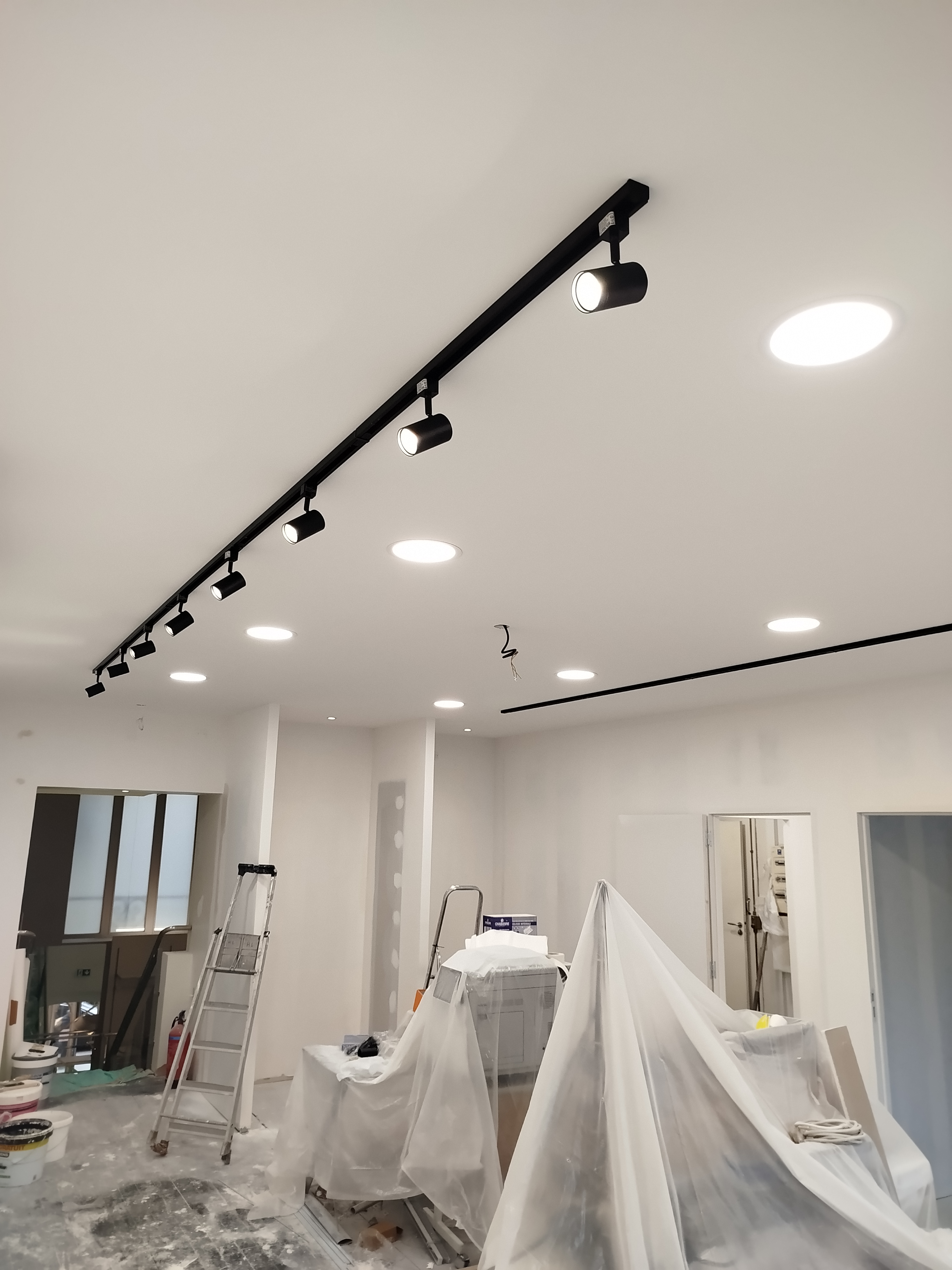 electricien-montpellier-depannage-mesure-tension-triphasé-fluke