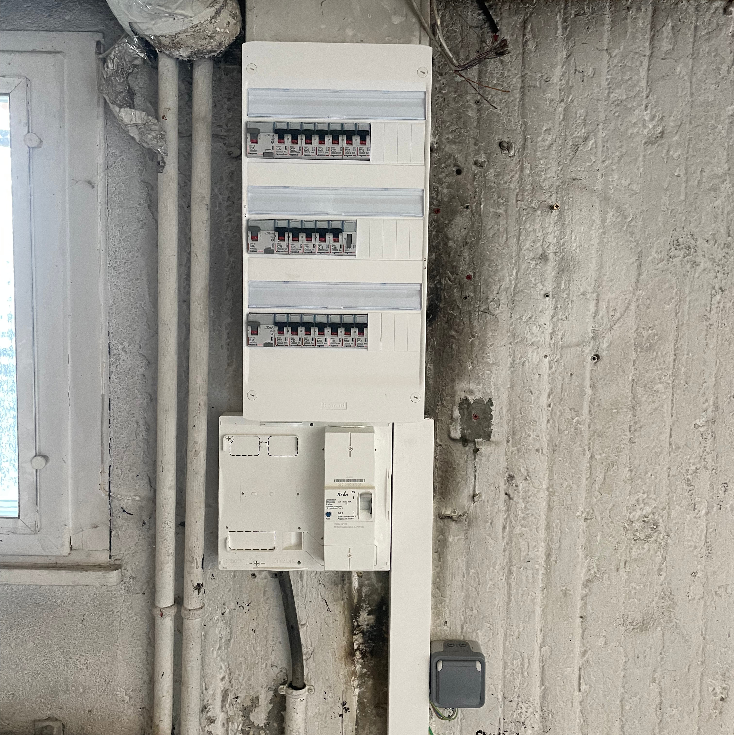 electricien-montpellier-depannage-mesure-tension-triphasé-fluke